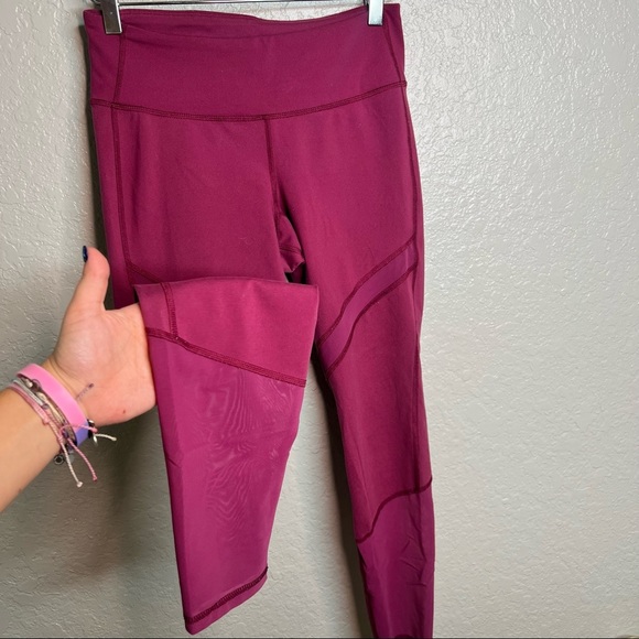 Old Navy Active 7/8 Pink/Purple leggins w/Mesh Hem - Picture 4 of 6